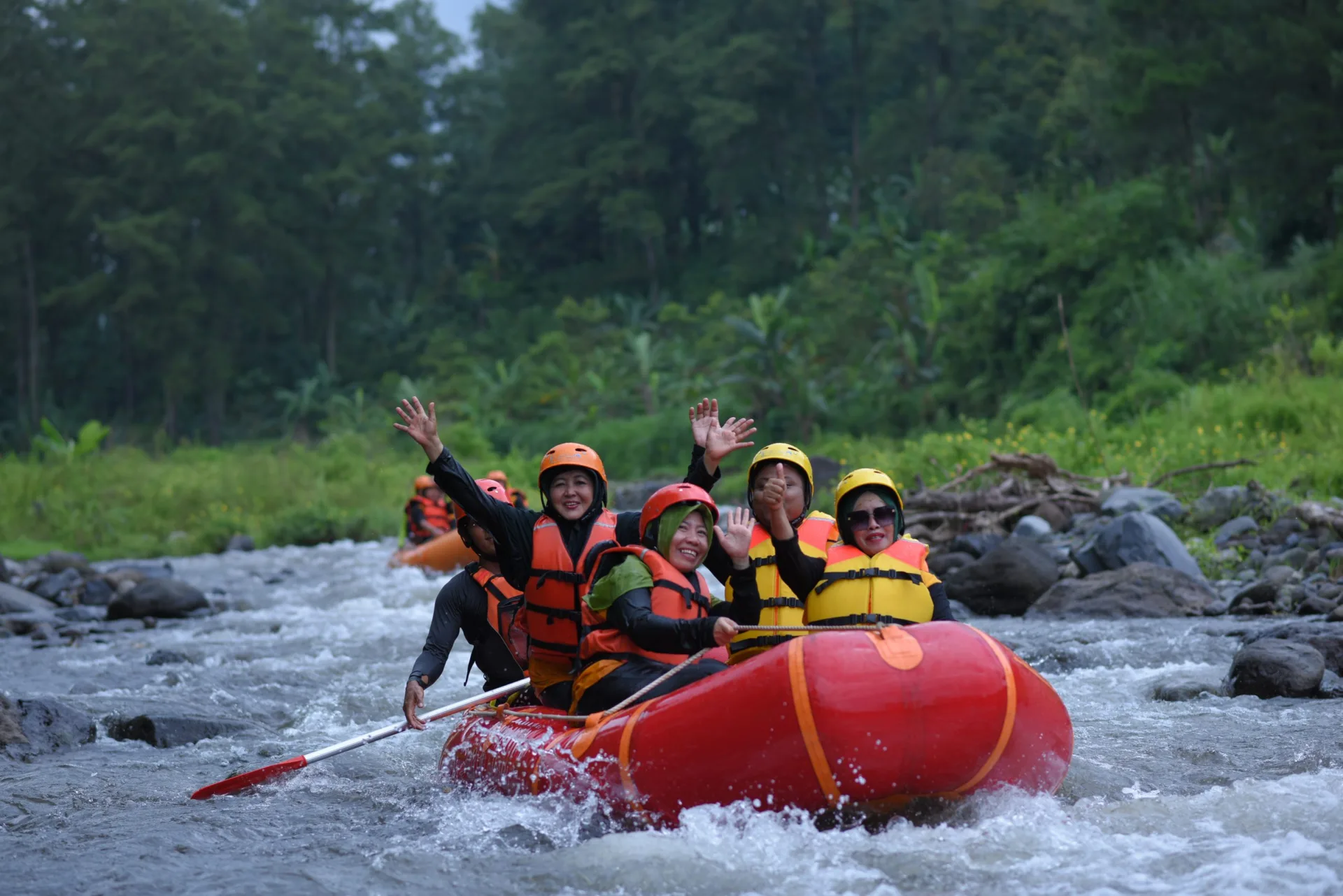 Rafting Banyuwangi di Kalisawah Adventure: Nikmati Sensasi Adrenalin di Sungai Penuh Aksi
