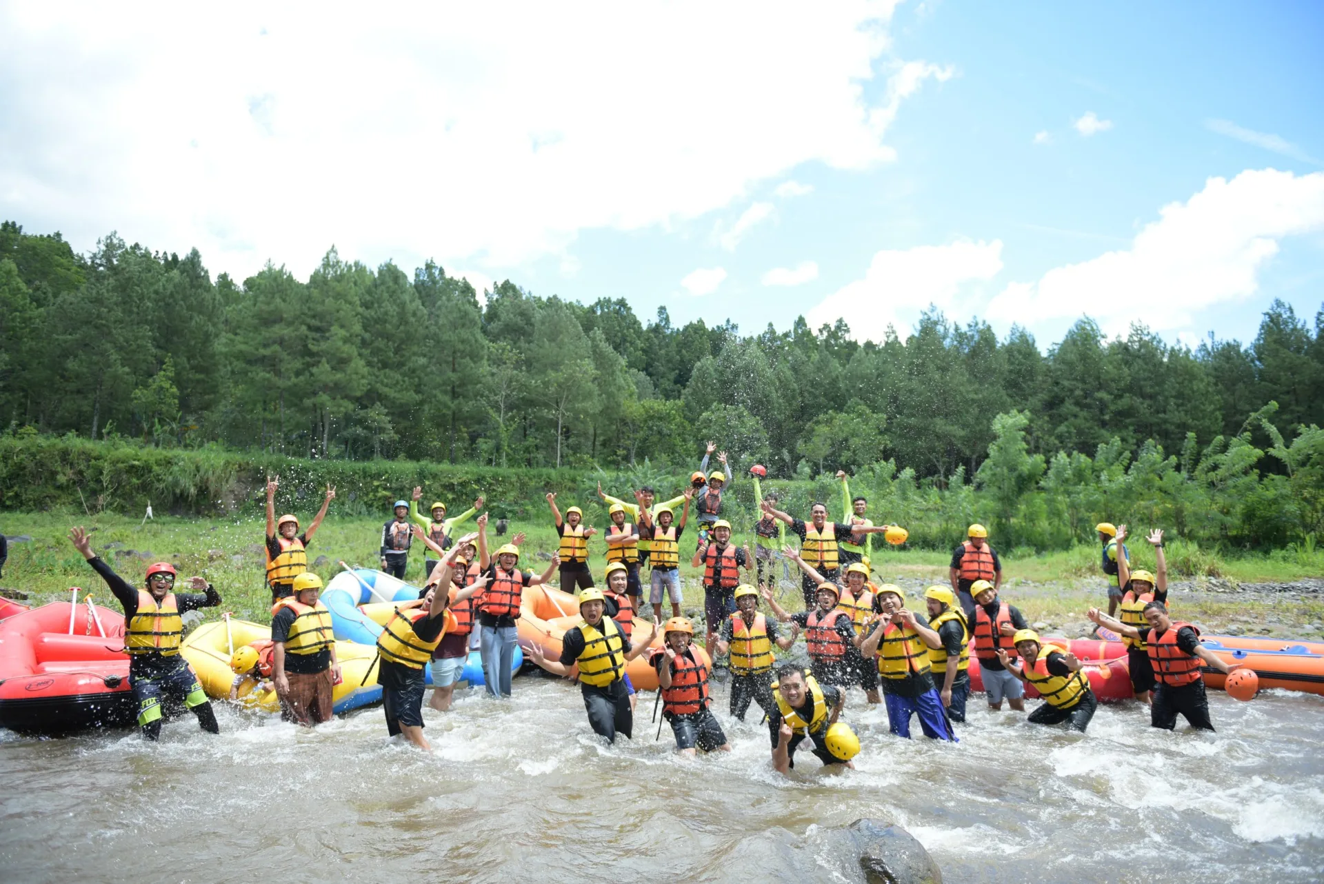 KPP Pratama Banyuwangi Wisata Rafting di Kalisawah Adventure