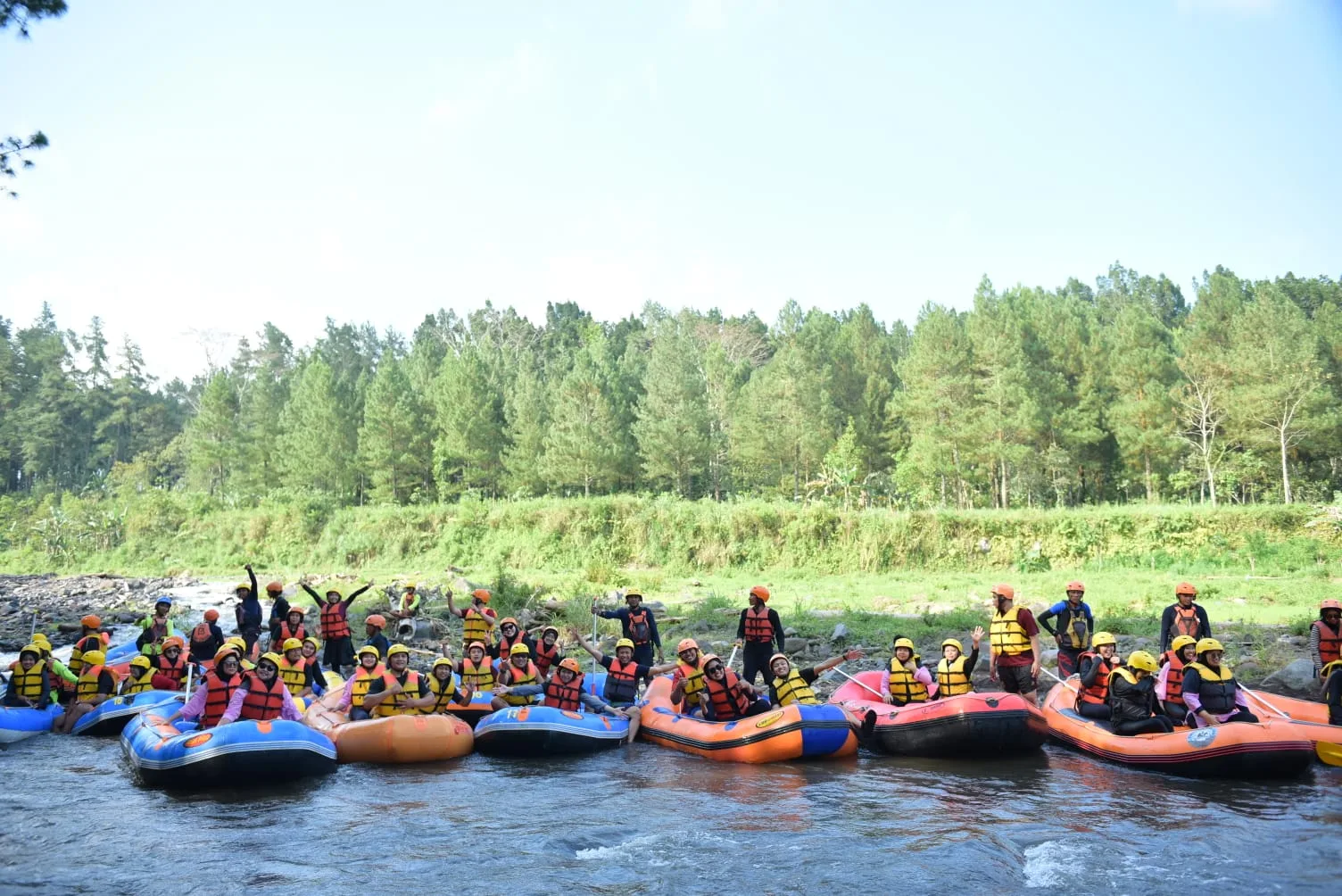 Liburan Akhir Tahun dengan Petualangan Outdoor: Rafting dan Camping di Kalisawah